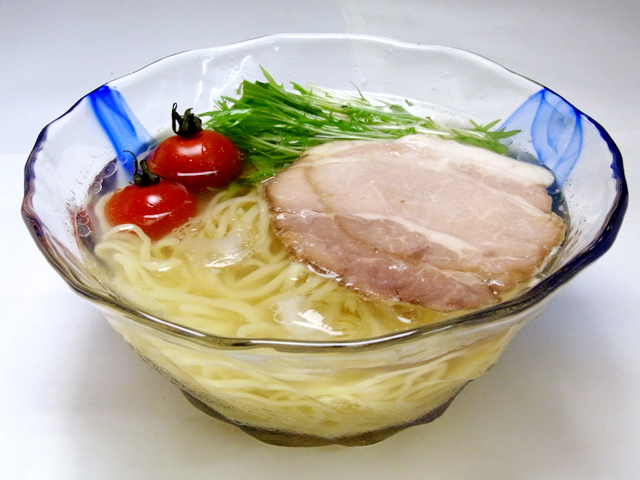 秋田の美味しい食べ方。比内地鶏ショップ名物店長の料理＆釣りブログ-比内地鶏スープの冷やし鶏中華そば