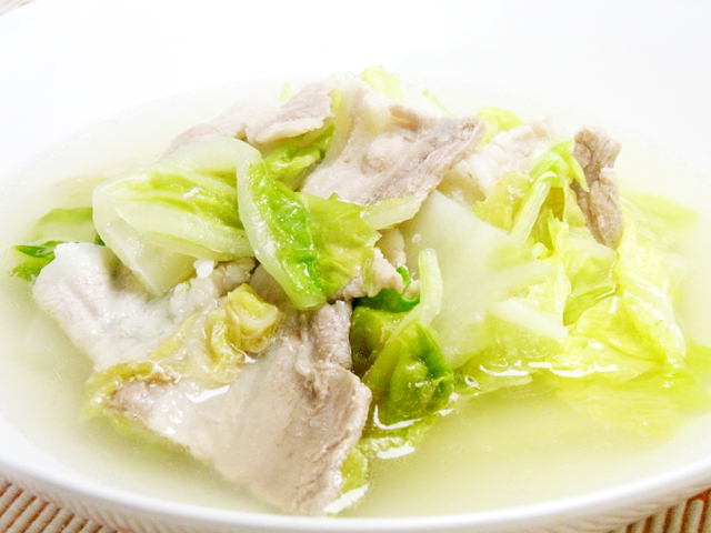秋田の美味しい食べ方。比内地鶏ショップ名物店長の料理＆釣りブログ-比内地鶏スープで食べる白菜と豚肉の鍋